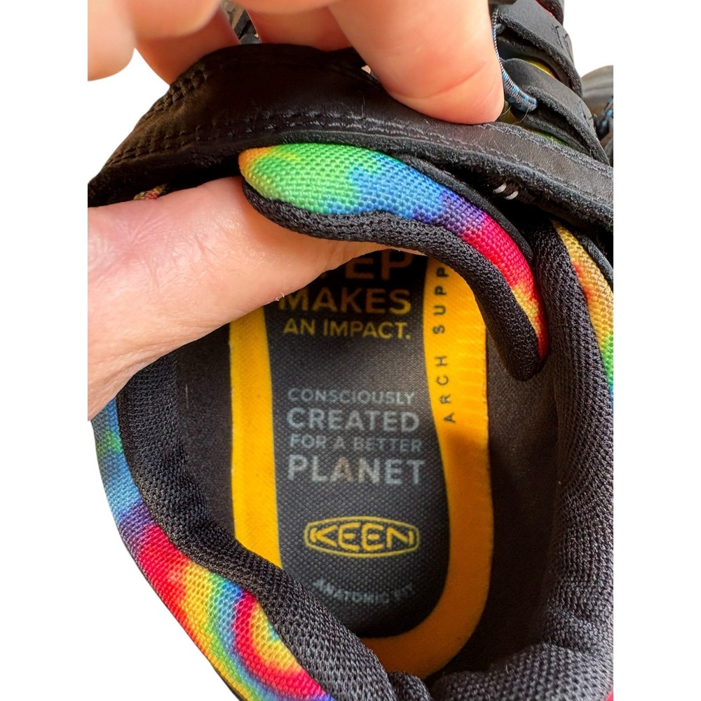 Keen Big Kids Unisex Newport Bungee Closure Shoe Black Rainbow Tie Dye - 7 - Picture 8 of 11